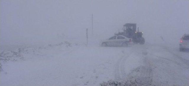 Aksaray’da Yollar Trafiğe Kapatıldı