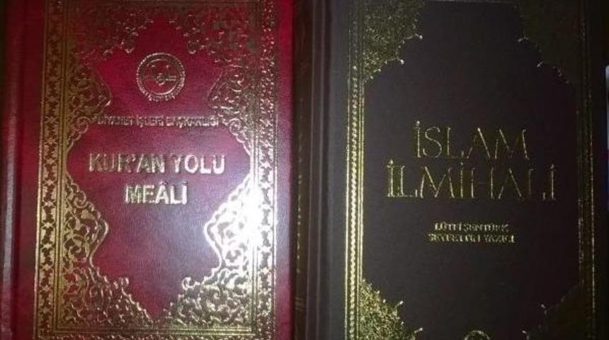 EDİRNE'DE &Ouml;ĞRETMENLERE KURAN MEALİ VE İSLAM İLMİHALİ KİTABI HEDİYE