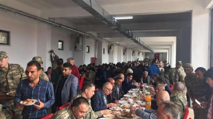 Silopi&rsquo;De Aşiret Lideri, 15 Temmuz Şehitleri I&ccedil;in Kurban Kesti