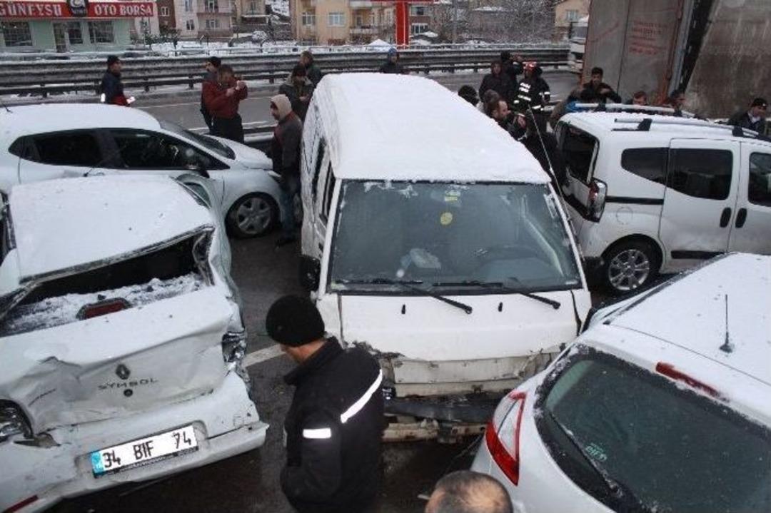 Kocaeli&rsquo;de 22 Ara&ccedil; Birbirine Girdi