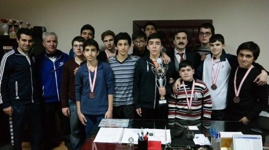 G&uuml;reşin Şehzadeleri Yine Şampiyon