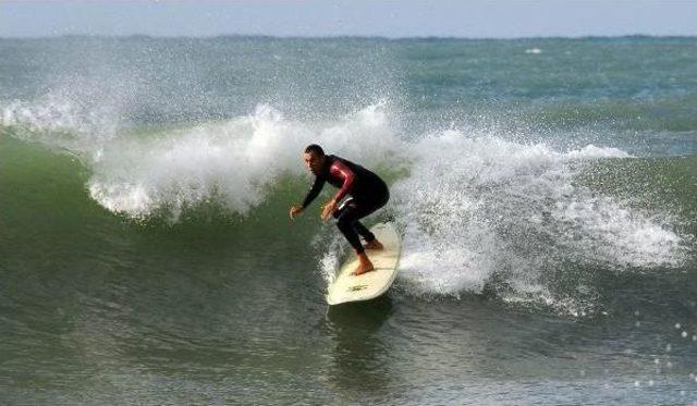 Alanya'da Kış Ortasında Sörf Keyfi