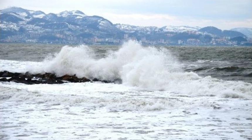Karadeniz&rsquo;de Dev Dalgalar