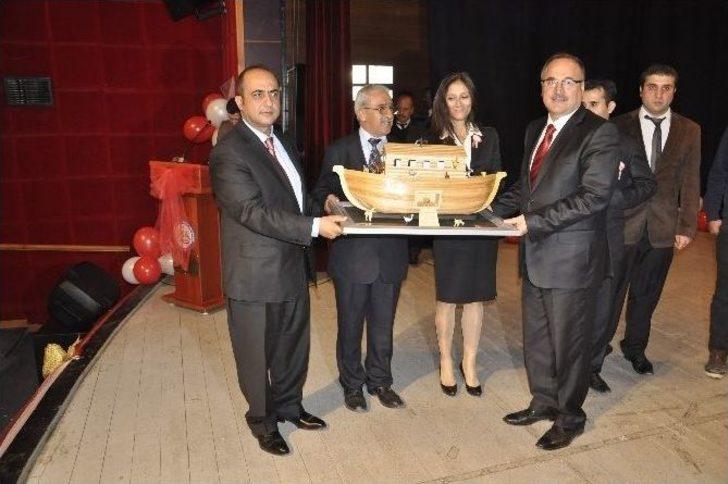 Öğretmenler Halay Çekerek Günlerini Kutladı G1