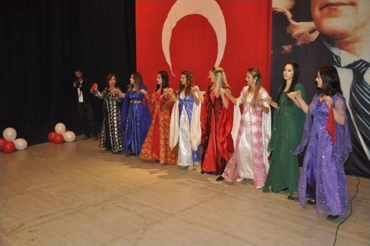 Öğretmenler Halay Çekerek Günlerini Kutladı G5