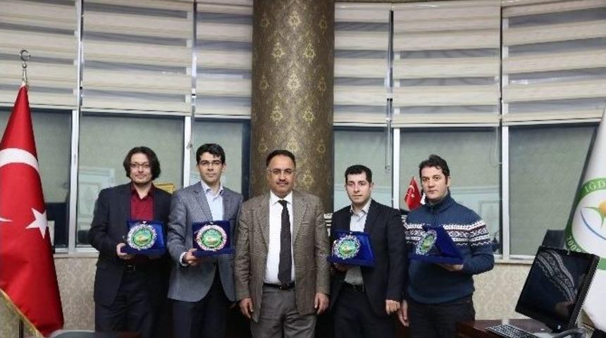 &Ouml;ğretim Elemanları Rekt&ouml;r Yılmaz&rsquo;ı Ziyaret Etti