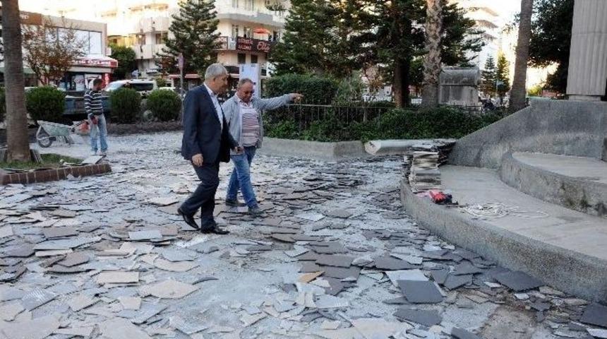 Kumluca Cumhuriyet Meydanı Yenileniyor