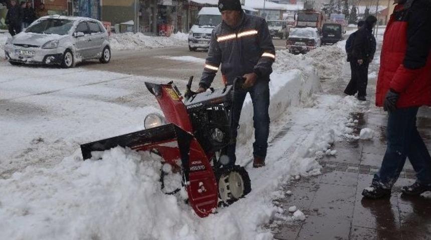 Boz&uuml;y&uuml;k Belediyesi&rsquo;ne Yeni Kar Temizleme Makinesi