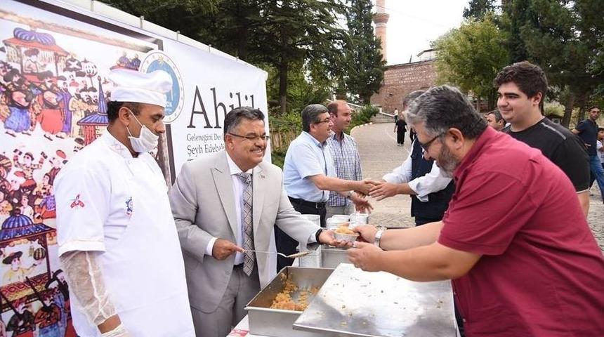 Başkan Yağcı, Namaz &Ccedil;ıkışı Cemaate Helva Dağıttı