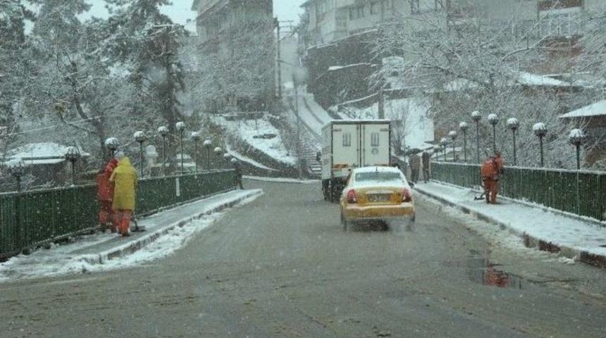 Bartın Belediyesi Karla M&uuml;cadele Ediyor