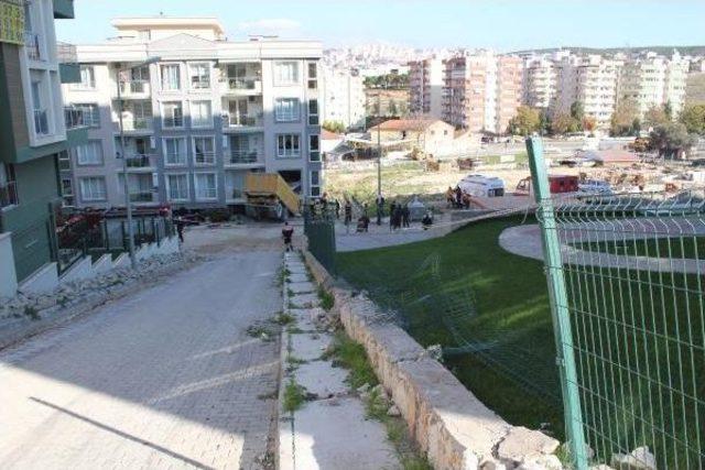 KAMYON APARTMANA GİRDİ, ŞOFÖR ÖLDÜ