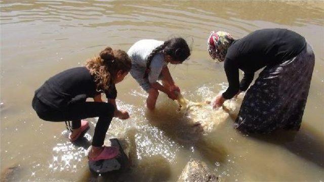 Kars'ın Susuz Köyünde Zorlu Yaşam