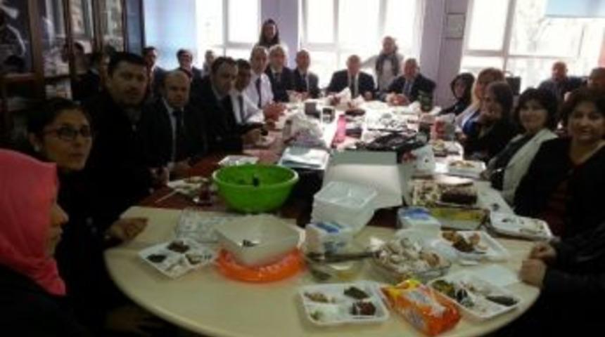 Okul Aile Birliğinden &Ouml;ğretmenlere Jest