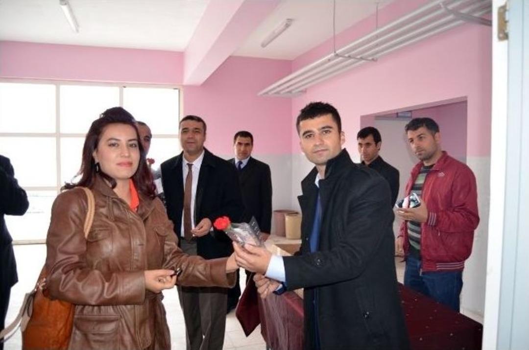 Adilcevaz&rsquo;da &Ouml;ğretmenler G&uuml;n&uuml; Kutlandı