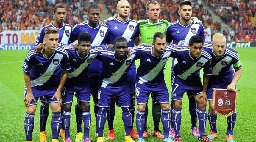 Anderlecht Sahasında Kalesini Gole Kapatıyor