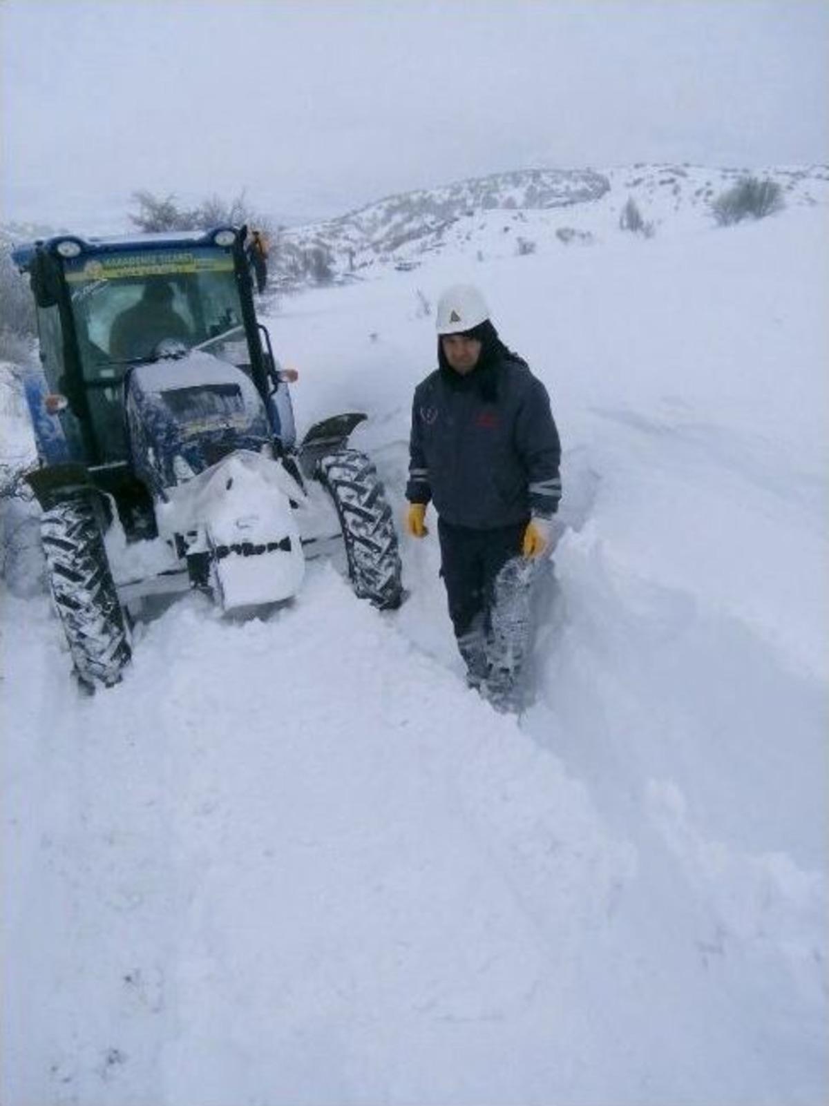 Yedaş Arıza Timleri Buz Ve Karla Savaşıyor