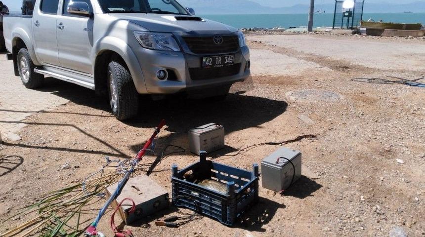 Beyşehir G&ouml;l&uuml;&rsquo;nde Suya Akım Vererek Avlanan 2 Kişi Yakalandı