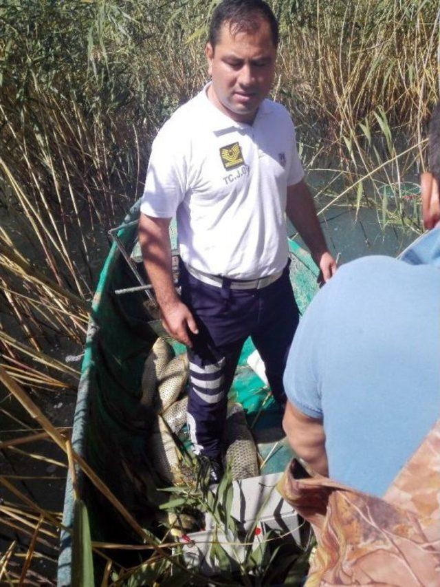 Beyşehir Gölü’nde Suya Akım Vererek Avlanan 2 Kişi Yakalandı