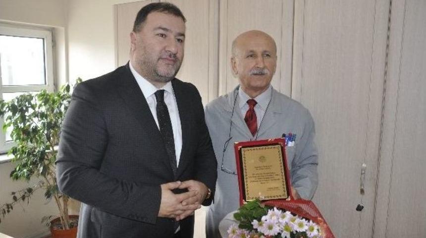 Başkan Vekilinden Anlamlı Plaket