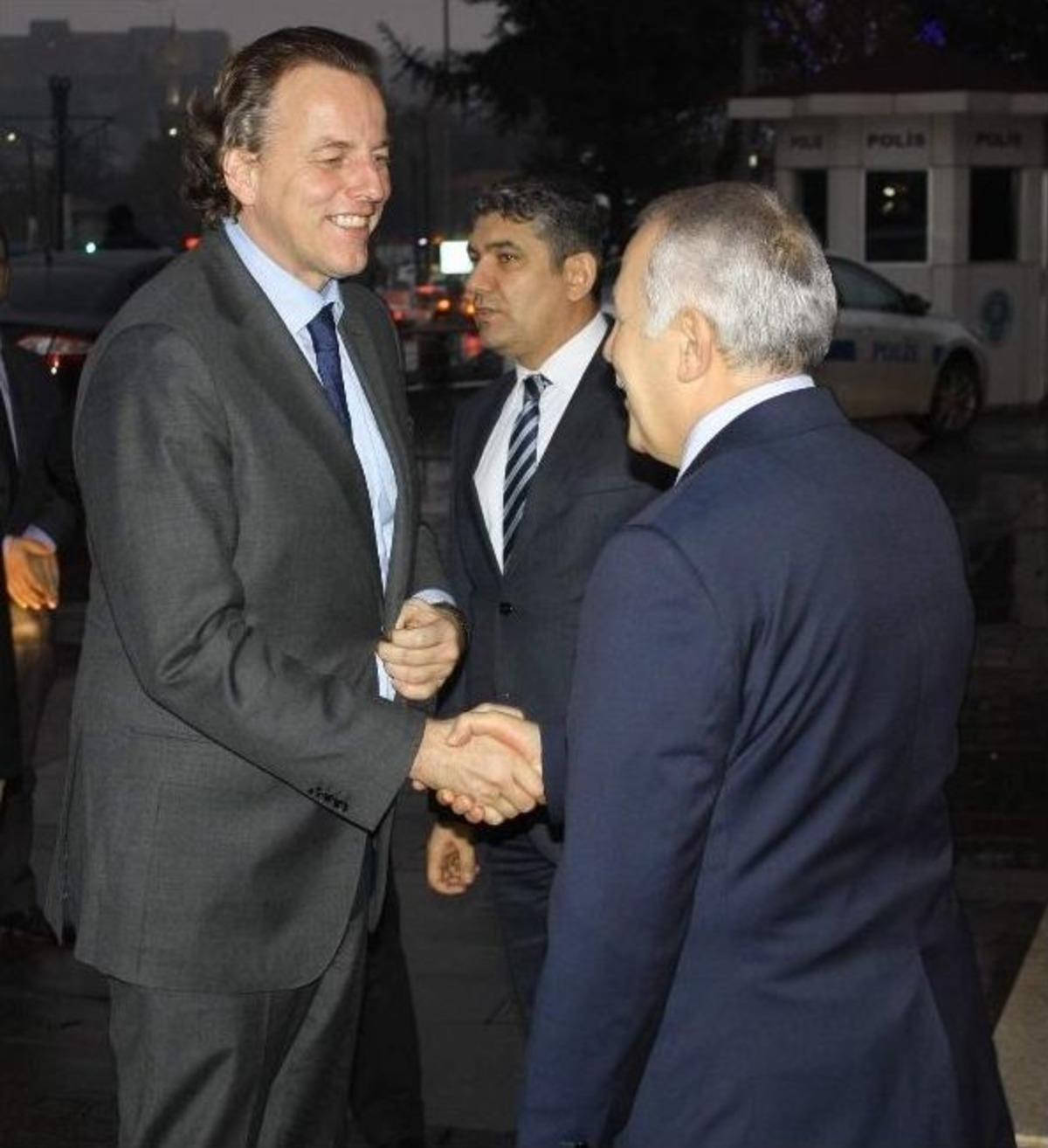 Vali Ata, Hollandalı Bakanı Terletti