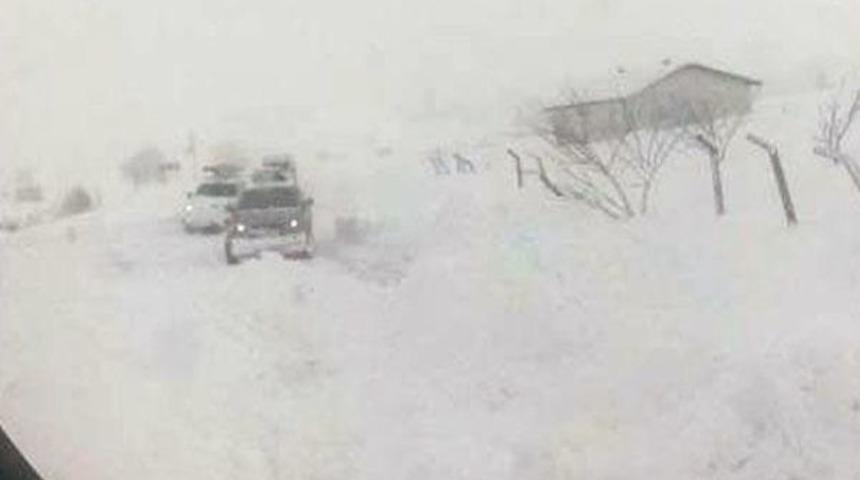 Karda Mahsur Kalan Cenaze Aracı 5 Saat Sonra Kurtarıldı