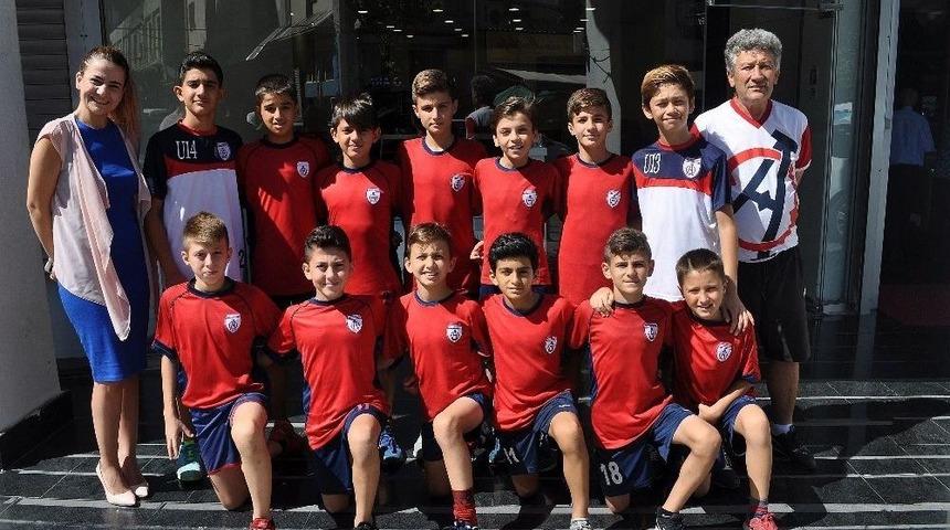 Gen&ccedil; Sporcular Sağlık Kontrol&uuml;nden Ge&ccedil;ti