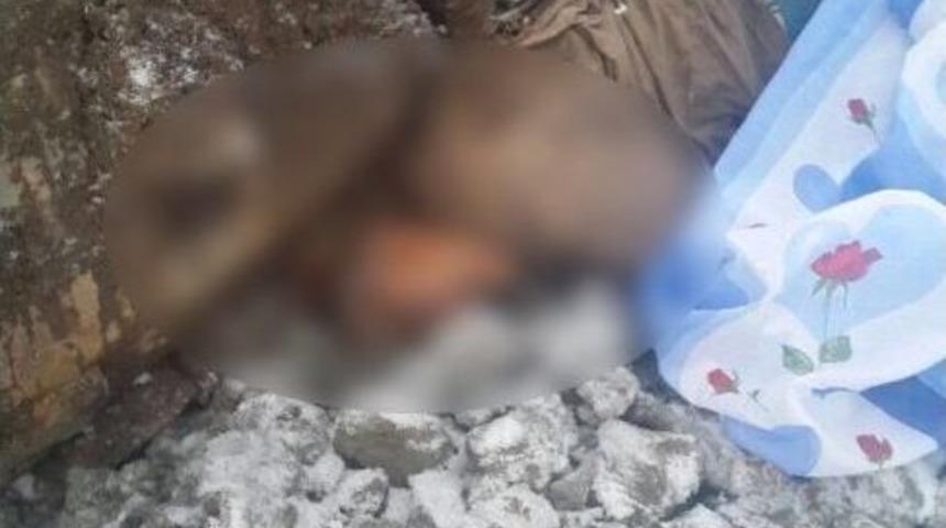 Kamyondan İndirilen İş Makinesinin Altında Kaldı