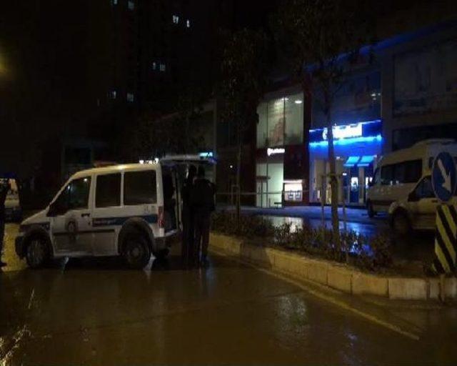 Esenyurt ta Banka Şubesi &Ouml;n&uuml;nde Patlama 1