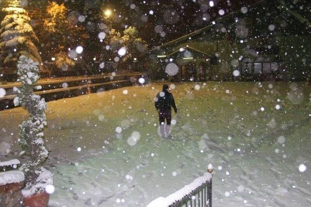 Bartın&rsquo;da S&uuml;r&uuml;c&uuml;ler Zor Anlar Yaşadı 2