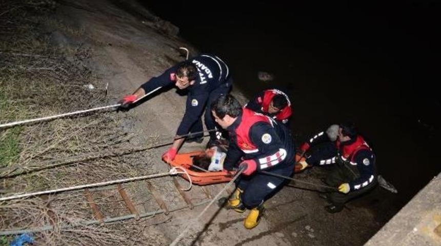 K&ouml;pr&uuml;den Boş Sulama Kanalına Atlayıp Intihar Etti