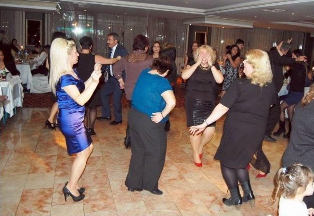 Bandırma&rsquo;daki &Ouml;ğretmenler G&uuml;n&uuml; Balosu İlgi G&ouml;rd&uuml;