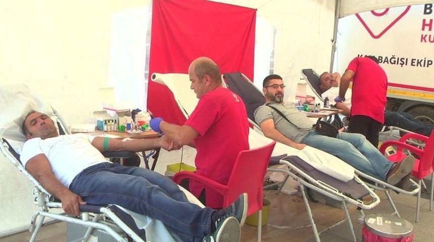 Kan Bağışına İlgi Yoğun Oldu