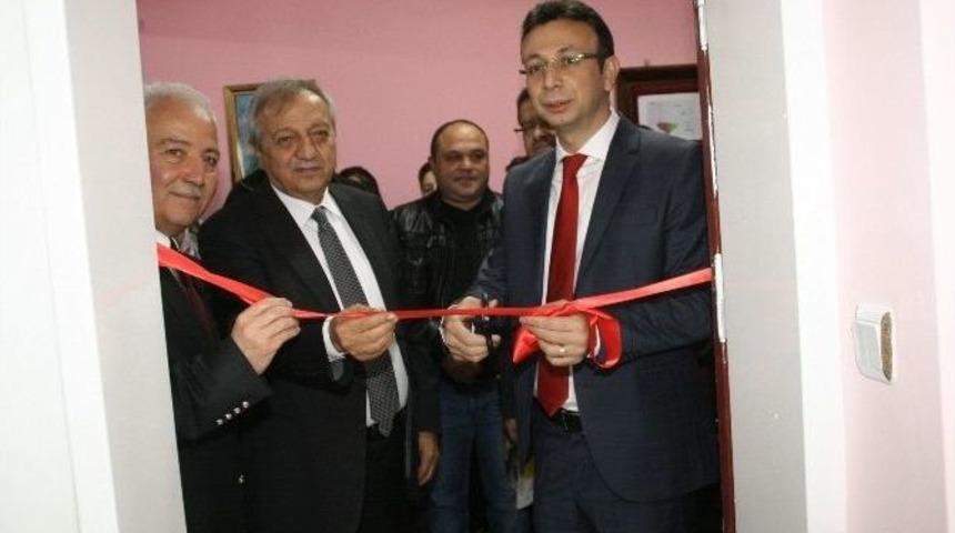 Devrek&rsquo;te Hayırsever İş Adamlarından Okula K&uuml;t&uuml;phane