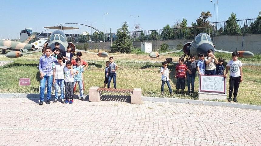 B&uuml;y&uuml;kşehir, M&uuml;lteci &Ccedil;ocuklara Sahip &Ccedil;ıkıyor