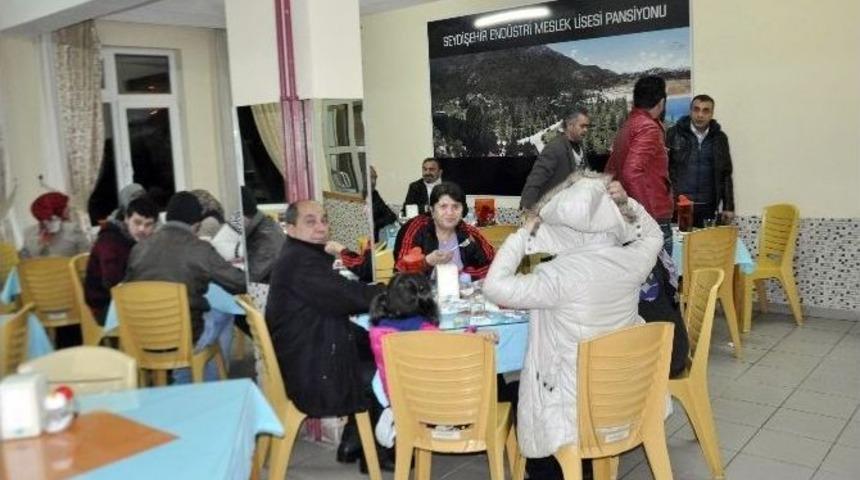 Seydişehir&rsquo;de Yolda Kalan Vatandaşlar Yurtlara Yerleştirildi