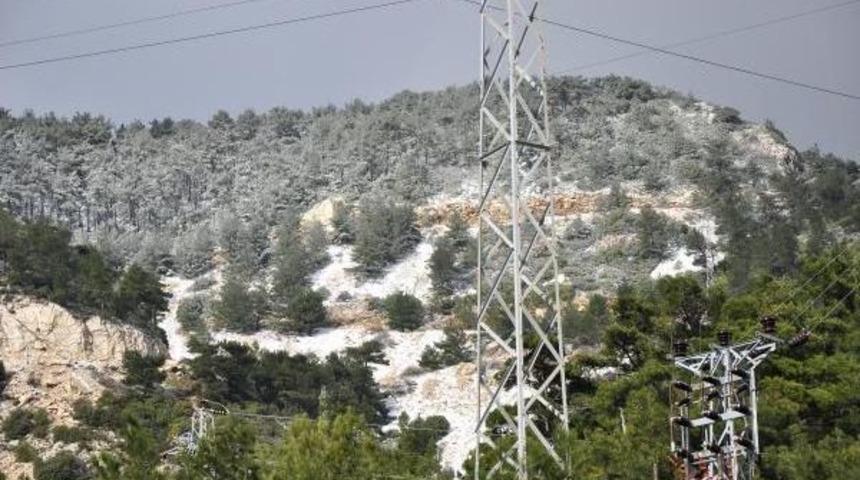 Dat&ccedil;a'ya 6 Yıl Sonra Kar Yağdı