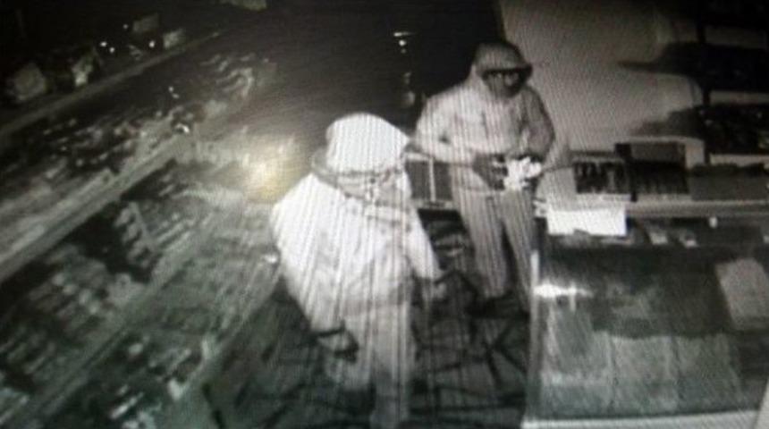 Batman’da Hırsızlar Güvenlik Kamerasına Yakalandı