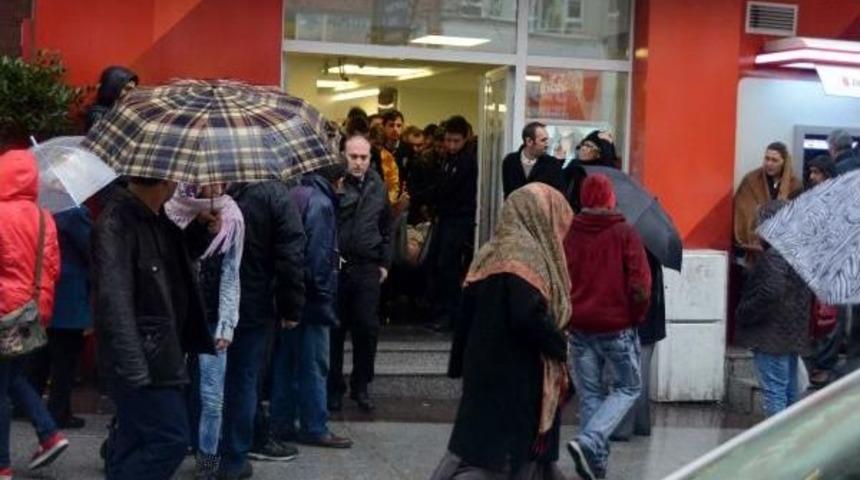 BANKA ŞUBESİNDE MEDİVENLERİNDEN D&Uuml;Ş&Uuml;P &Ouml;LD&Uuml;