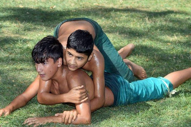 H&uuml;seyin Pehlivan Yağlı G&uuml;reşleri Başladı 1