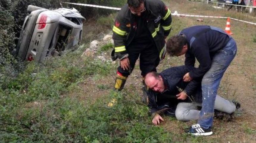 6 LİSELİNİN OTOMOBİLLE GEZİSİ KAZAYLA BİTTİ: 1 &Ouml;L&Uuml;, 5 YARALI