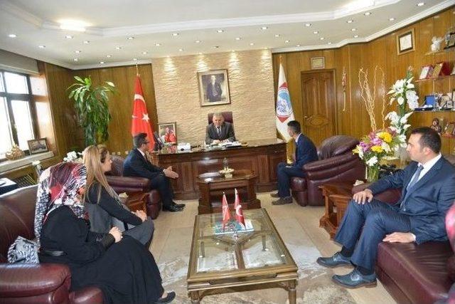 Melikgazi Belediyesi İlk&ouml;ğretim Okulunun Hayırsever Belediye Ziyareti 1