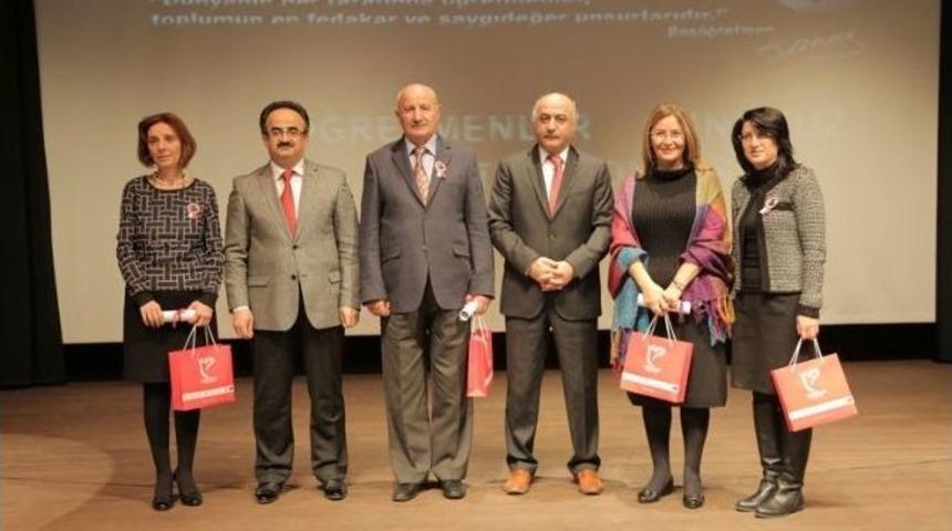 Başkan Karaman, &Ouml;ğretmenler G&uuml;n&uuml;n&uuml; Kutladı