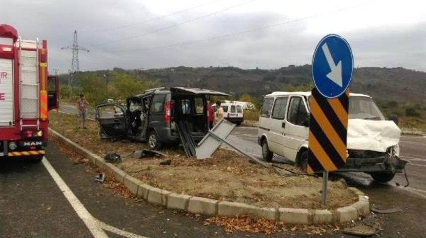 Ünye'de Trafik Kazası: 4 Yaralı
