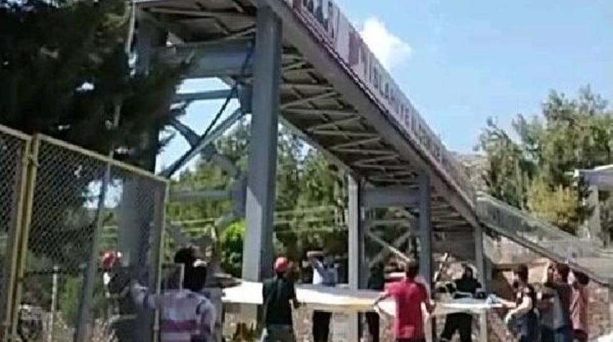 &Uuml;st Ge&ccedil;itten Atlamak Isteyen Genci Polis Kurtardı