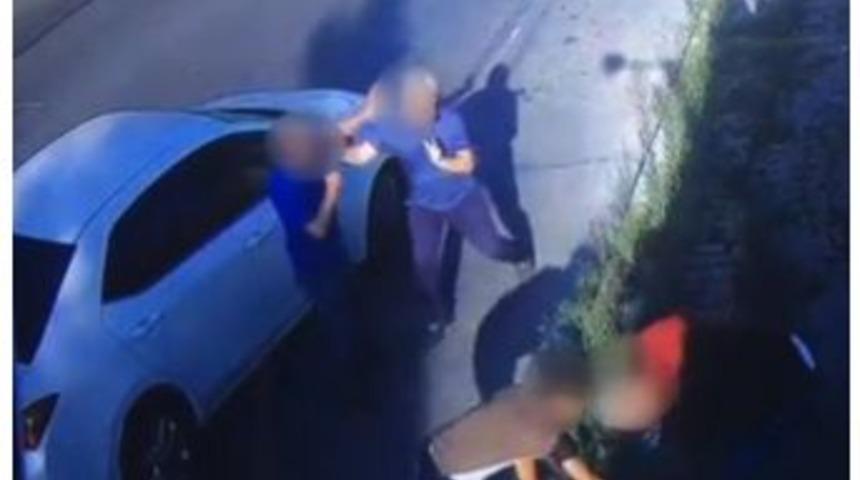 Şehir Eşkiyaları, Belediye G&ouml;revlilerini, Ara&ccedil;larına &Ccedil;arpıp D&ouml;vd&uuml;