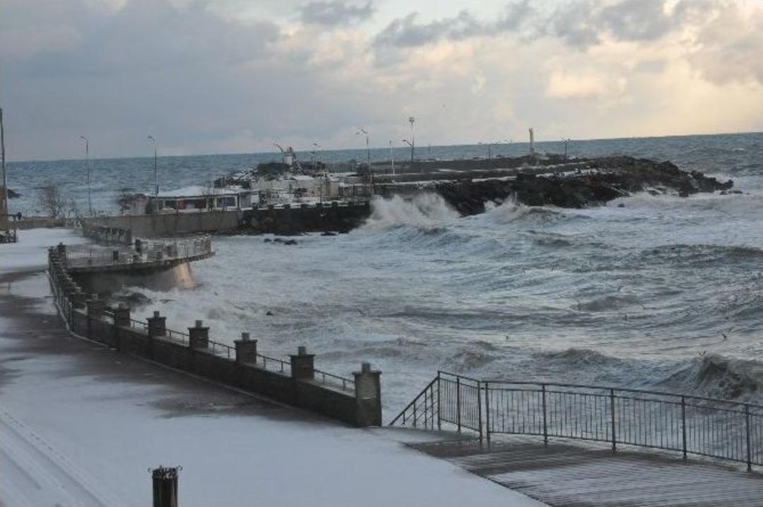 Ak&ccedil;akoca Karla Kaplandı