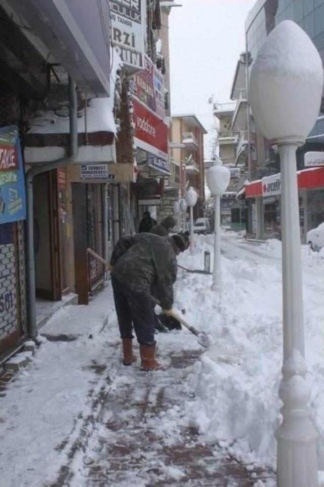 Beyşehir Belediyesi’nin Karla Mücadelesi Sürüyor