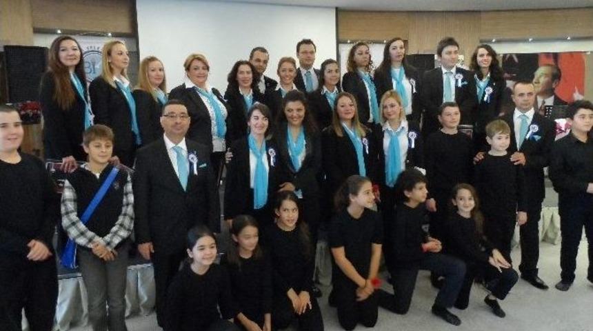 Marmaris&rsquo;te &Ouml;ğretmenler G&uuml;n&uuml; T&ouml;renlerle Kutlandı