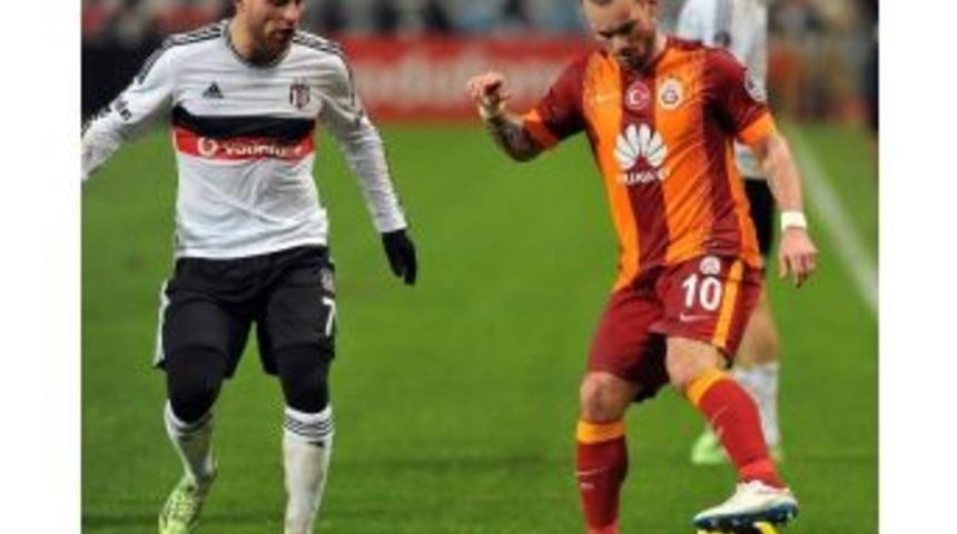 Galatasaray&rsquo;da Sneıjder Bilmecesi S&uuml;r&uuml;yor