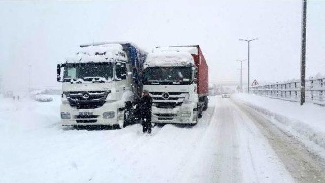 Düzce'de 220 Köy Yolu Ulaşıma Kapandı